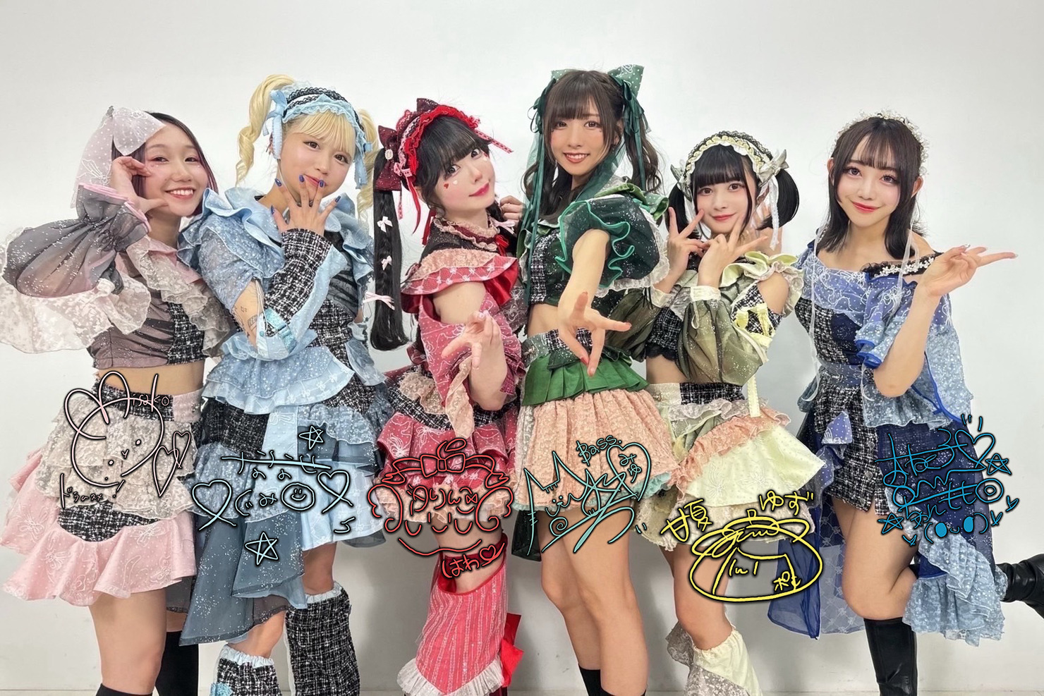 バンドじゃないもん！MAXX NAKAYOSHI /メンバー全員のサイン入り写真②
