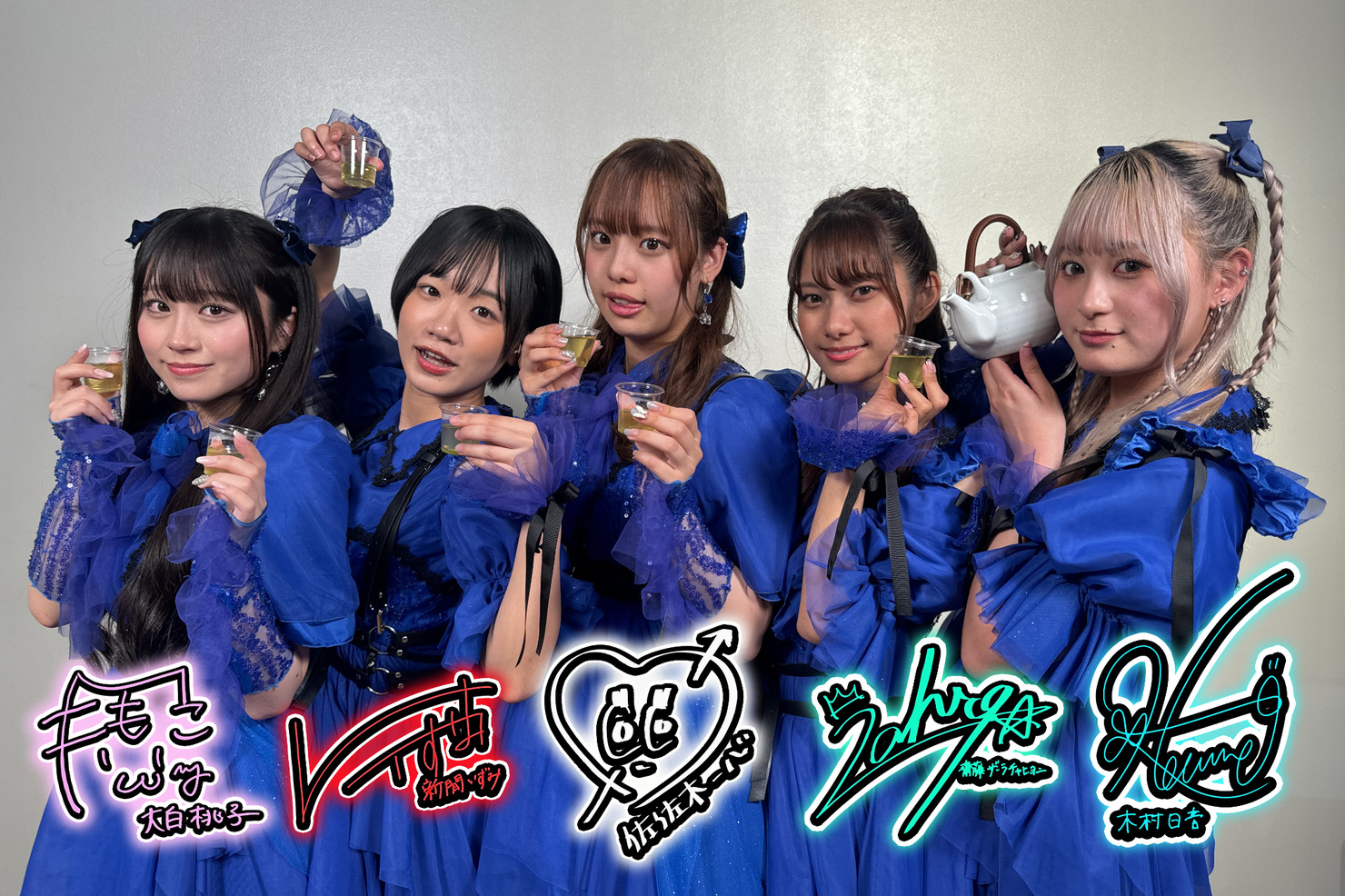 fishbowl /静岡“利き茶”に挑戦したメンバー全員のサイン入り写真 #1830