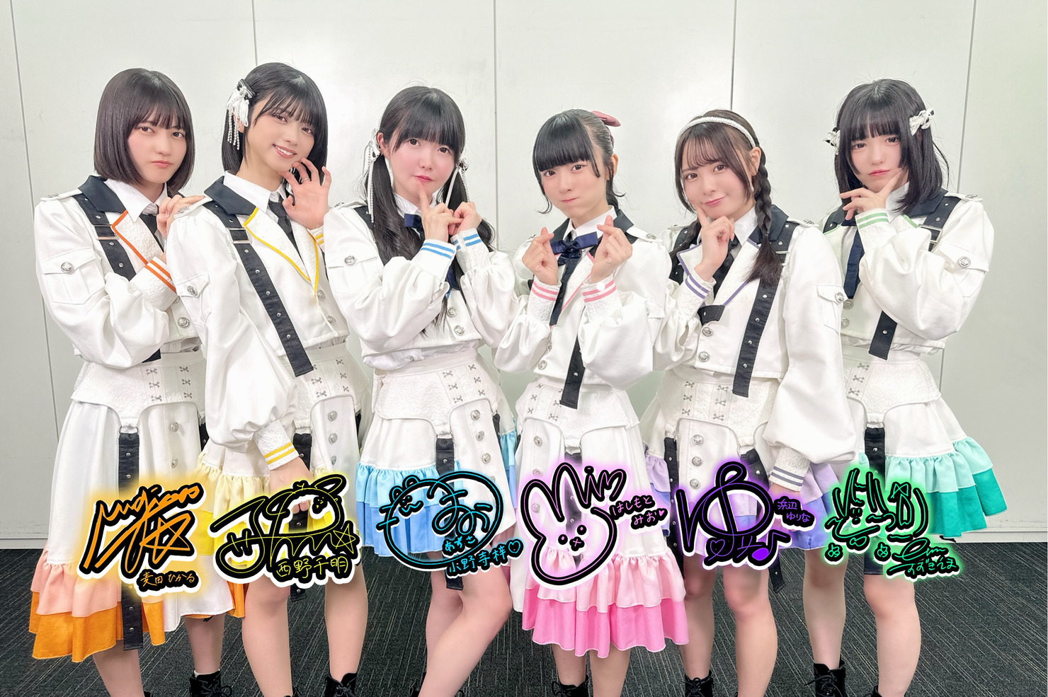 真っ白なキャンバス/メンバー全員のサイン入り写真① #1195/2000