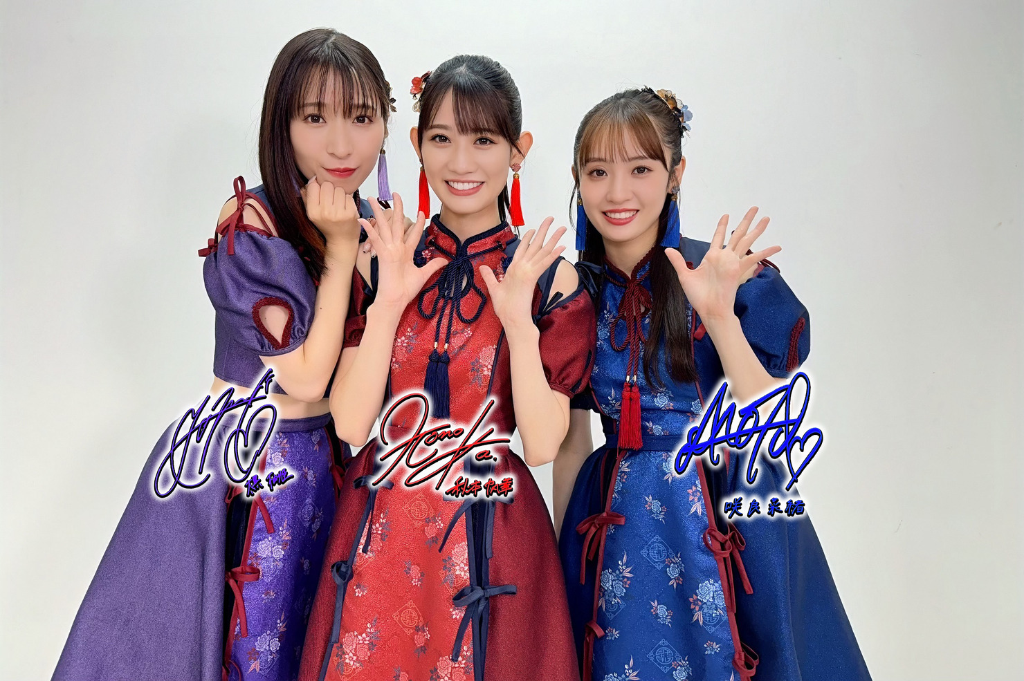 TEAM SHACHI /メンバー3人のサイン入り写真① #1066/2000 - 「全力