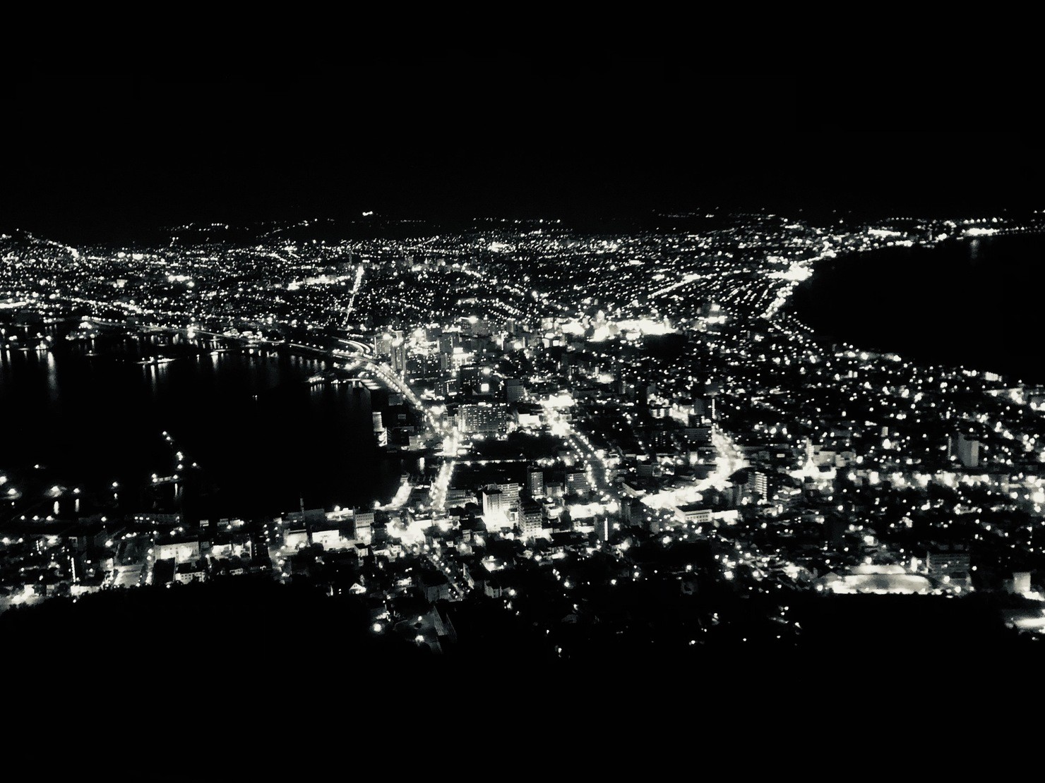 【北海道三大夜景】　函館山夜景（モノクロ）