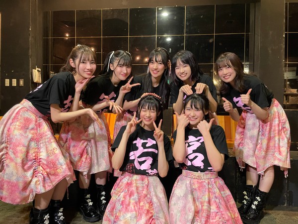 ukka /新メンバーお披露目ライブ直後のメンバー全員のサイン入り写真 #1732/2000
