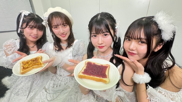メンバーのサイン入り写真 #1684/2000