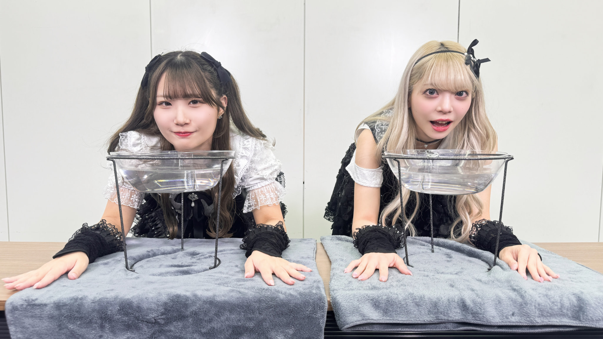 Lily of the valley /星乃るなと星れいらのサイン入り写真 #1936/2000