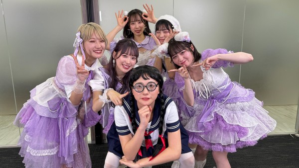 MyDearDarlin'/罰ゲーム中のあすかとメンバー全員のサイン入り写真 #1703/2000