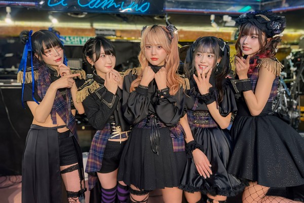 ステミレイツ／プライベートを暴露された輝星とメンバー全員のサイン入り写真 #47/2000