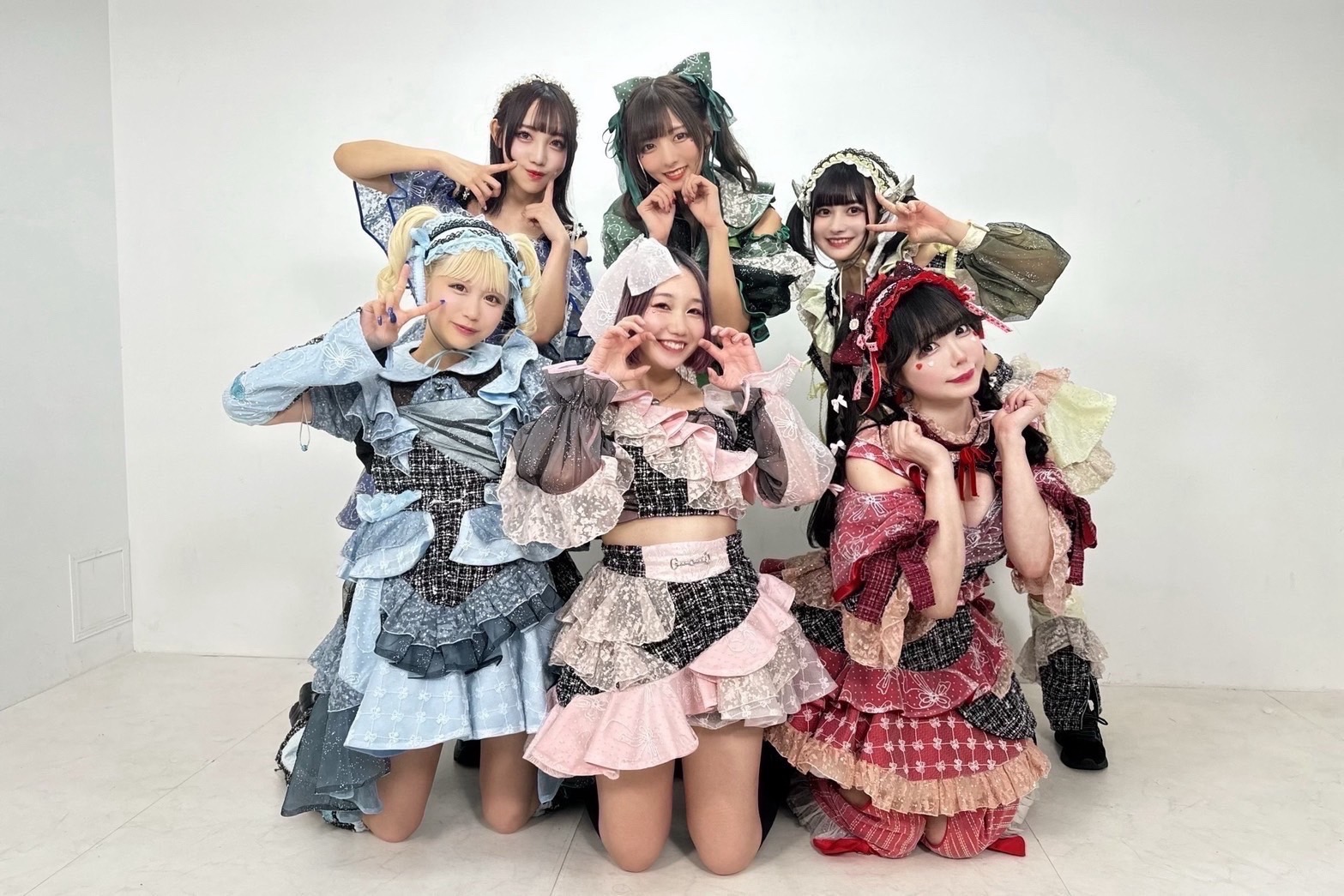 バンドじゃないもん！MAXX NAKAYOSHI /メンバー全員のサイン入り写真① #1612/2000
