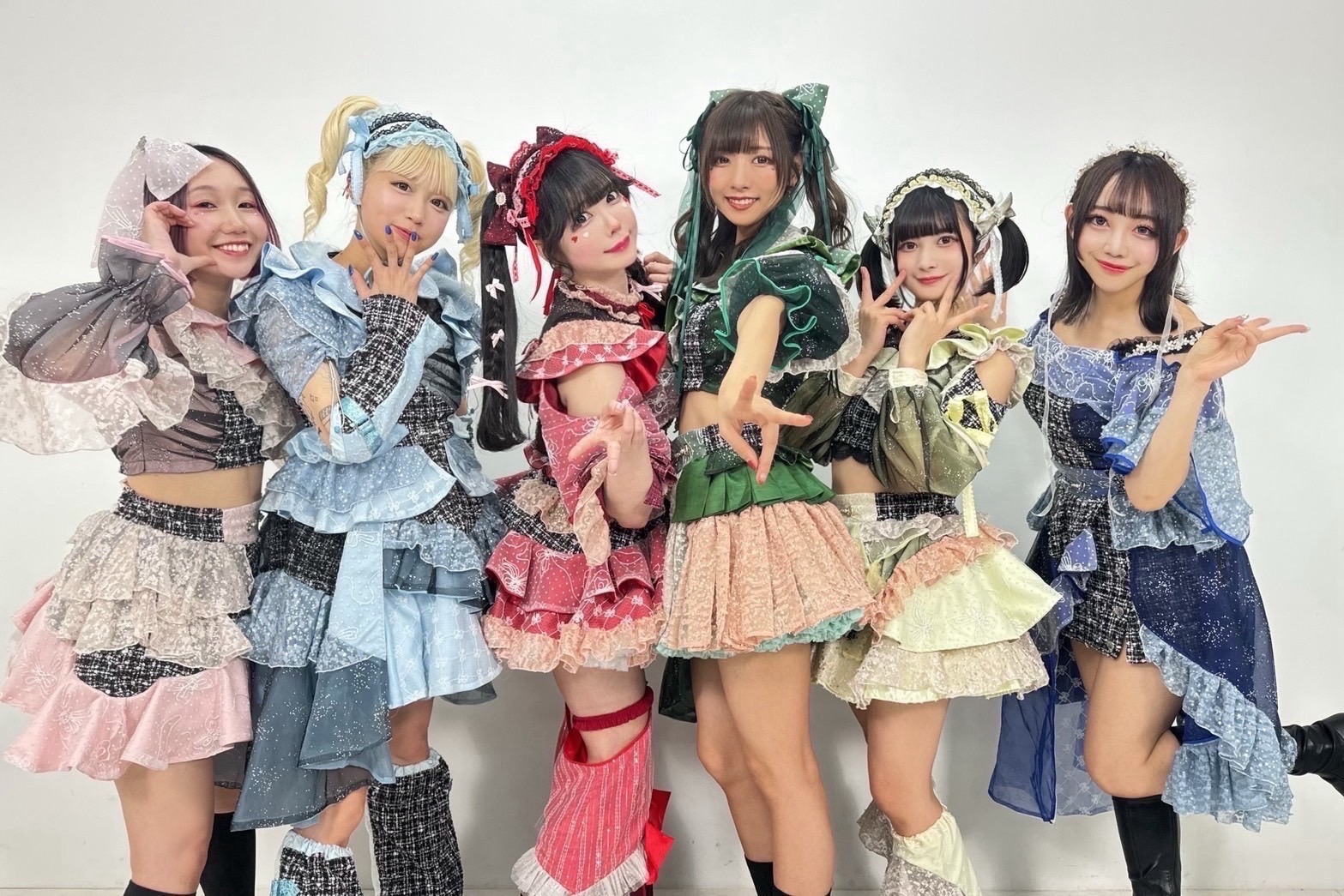 バンドじゃないもん！MAXX NAKAYOSHI /メンバー全員のサイン入り写真② #1099/2000