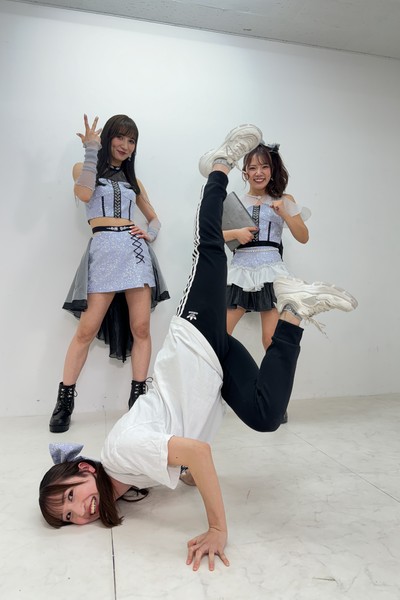 アイドルカレッジ/特技を披露したメンバー3人のサイン入り写真 #1826/2000