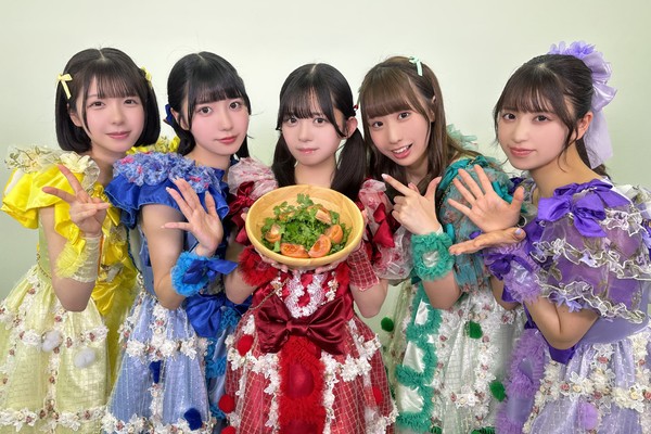 まねきケチャ/パクチー克服＆食レポ後のメンバー全員のサイン入り写真 #1313/2000