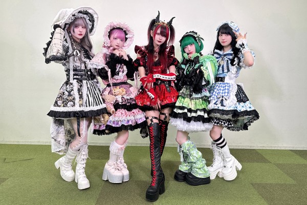 MAD MEDiCiNE/メンバー全員のサイン入り写真① #1482/2000