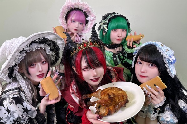 MAD MEDiCiNE/地元グルメを紹介したメンバー全員のサイン入り写真 #346/2000