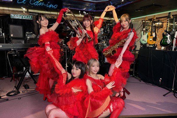 C;ON/メンバー全員のサイン入り写真② #1390/2000