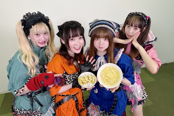 ゆるめるモ！/アレンジウマウマ飯を紹介したメンバー全員のサイン入り写真 #1383/2000