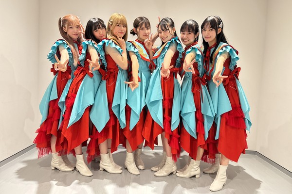 夏休み特別企画！ukka /メンバー全員のサイン入り写真 #1065/2000