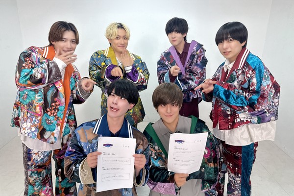 7m!n/“7”にちなんだクイズに挑戦！メンバー全員のサイン入り写真 #1018/2000
