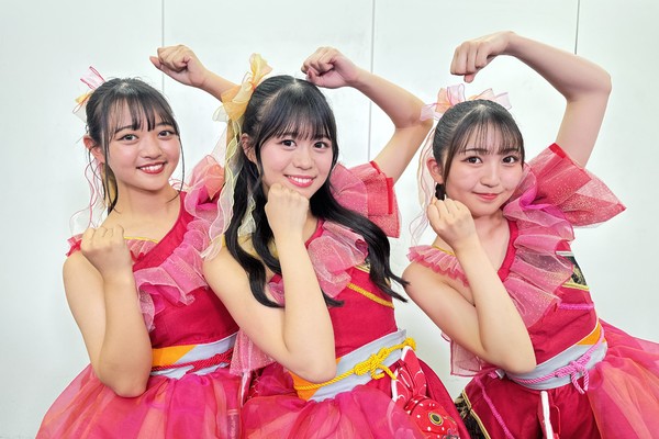 りんご娘/メンバー３人のサイン入り写真② #870/2000
