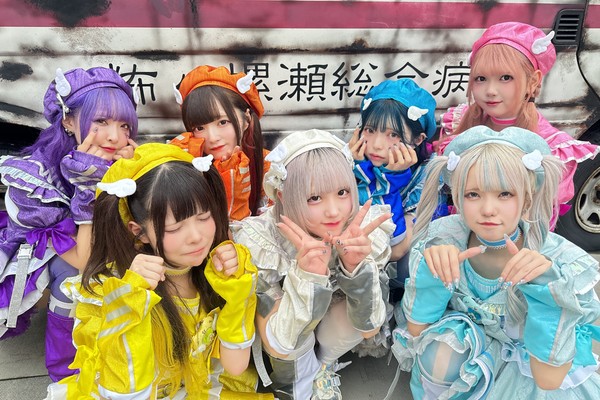 NANIMONO /デリバリーお化け屋敷「絶叫救急車」体験後のメンバー全員のサイン入り写真① #1075/2000