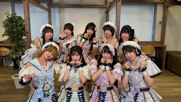 FES☆TIVE／メンバー全員のサイン入り写真① #1768/2000