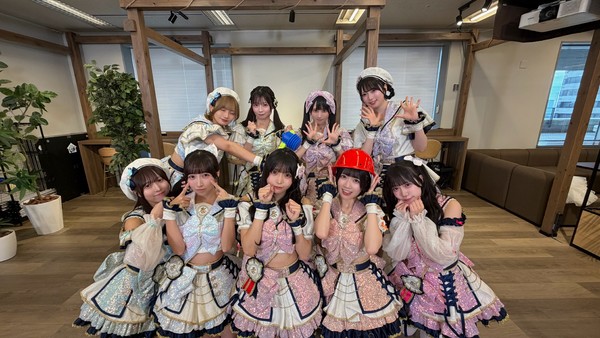 FES☆TIVE／メンバー全員のサイン入り写真② #46/2000