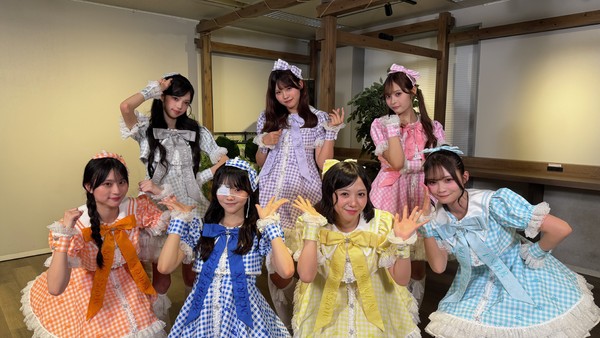 MORE STAR／メンバー７人のサイン入り写真② #1188/2000