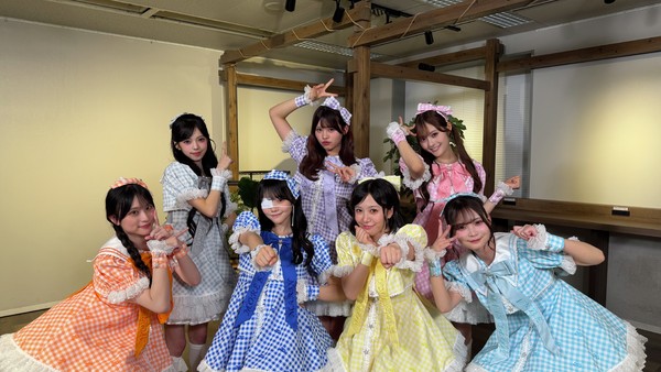 MORE STAR／メンバー７人のサイン入り写真③ #898/2000