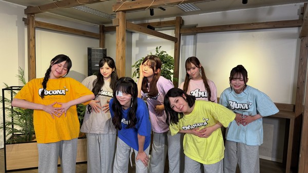 MORE STAR／メンバー７人のサイン入り写真④ #1010/2000