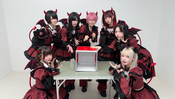 AVAM／メンバー全員のサイン入り写真④  #988/2000