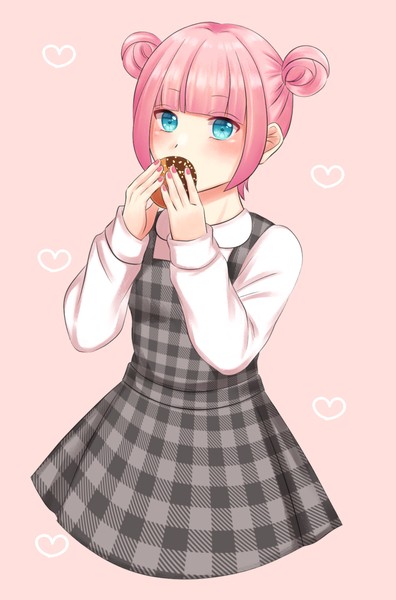 ピンク髪のドーナツを食べる女の子 #1/5